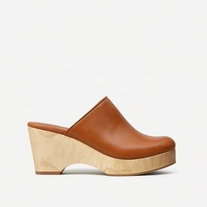 Everlane The Clogs in cognac